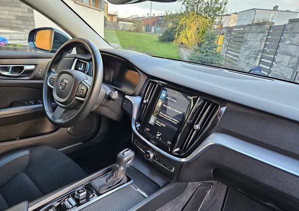 Volvo V60 cena 83900 przebieg: 212000, rok produkcji 2020 z Poddębice małe 277